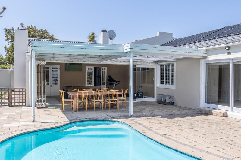 5 Bedroom Property for Sale in Bergvliet Western Cape